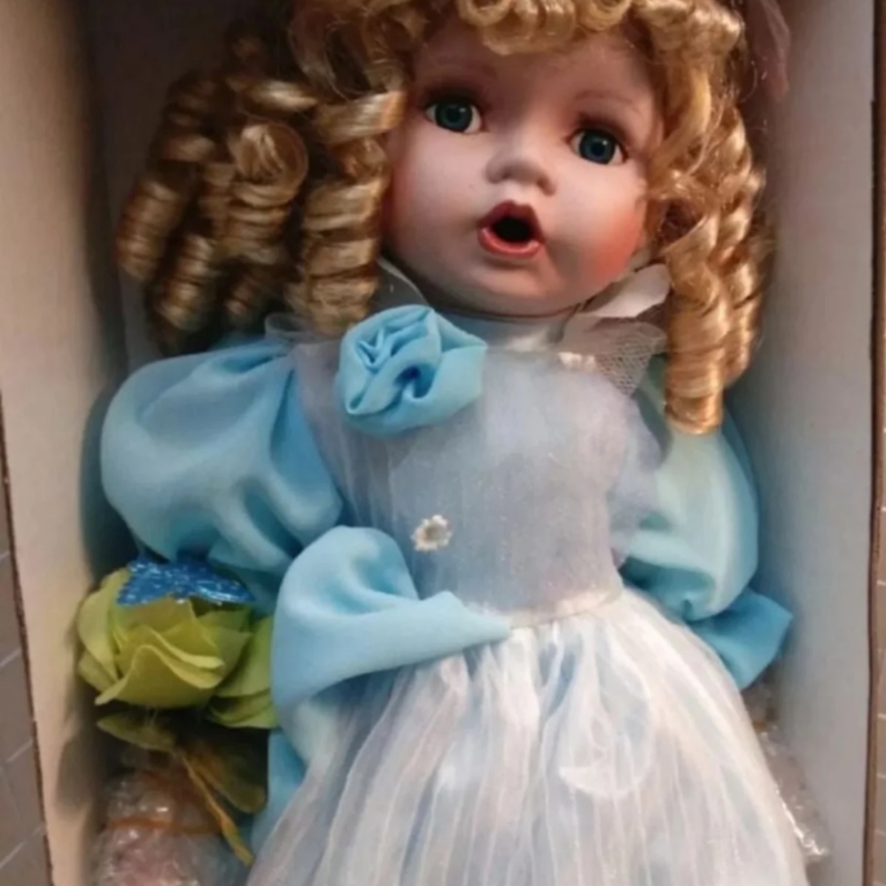 Brand New Porcelain Elizabeth Doll